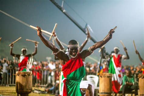 ブレンダ・オキーの「ナイジェリア文化祭」で巻き起こる意外な大騒動！ 伝統音楽と現代ポップの融合